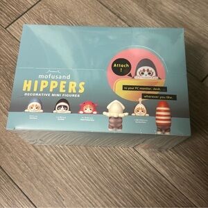 Unopened box of mofusand hippers
